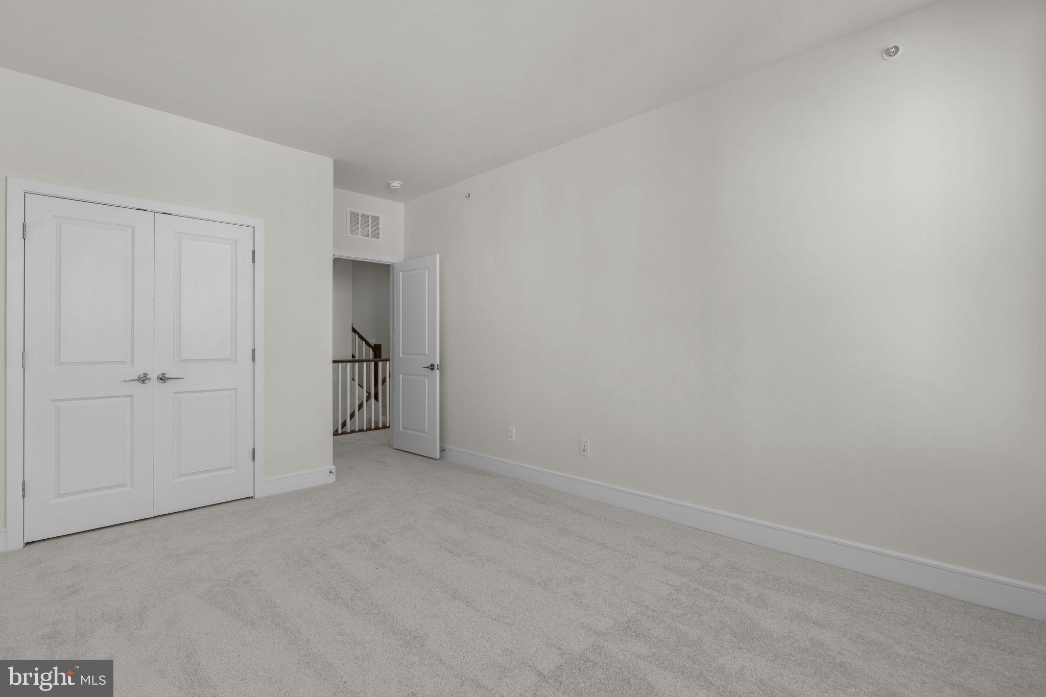 43294 FARRINGDON SQUARE