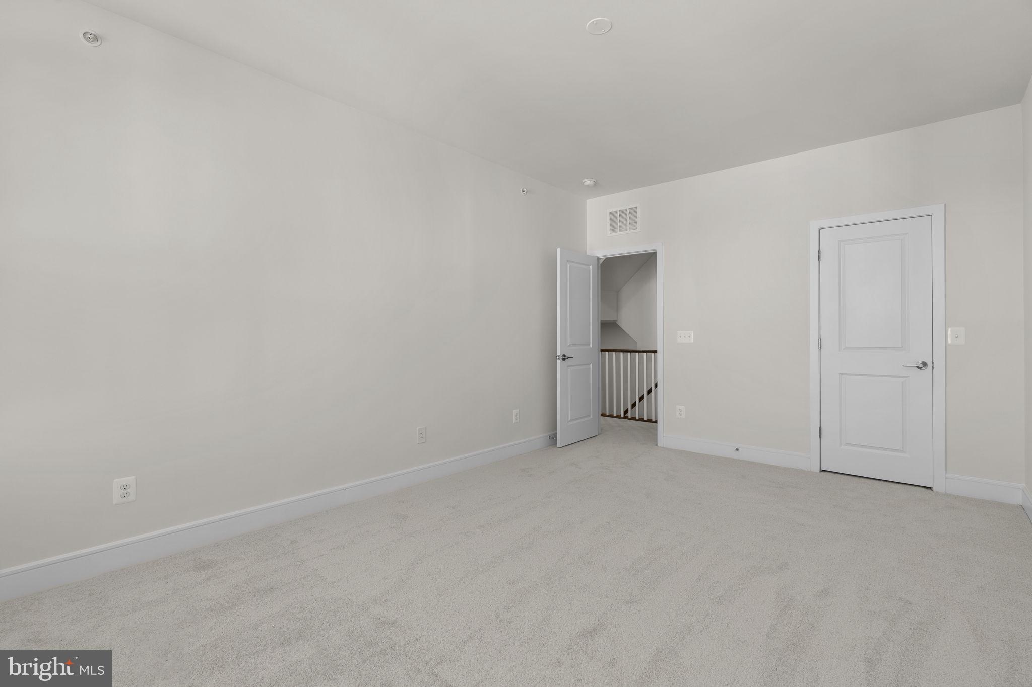 43294 FARRINGDON SQUARE