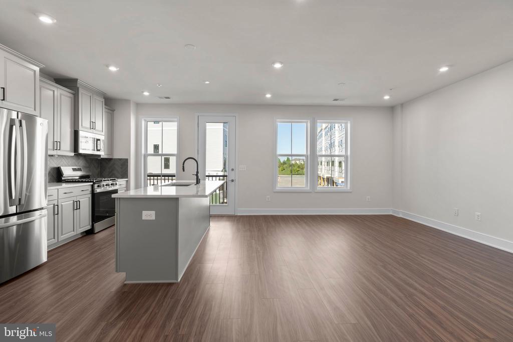 43294 FARRINGDON SQUARE