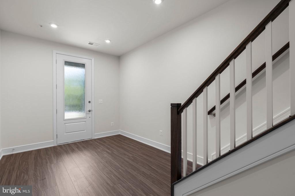 43294 FARRINGDON SQUARE