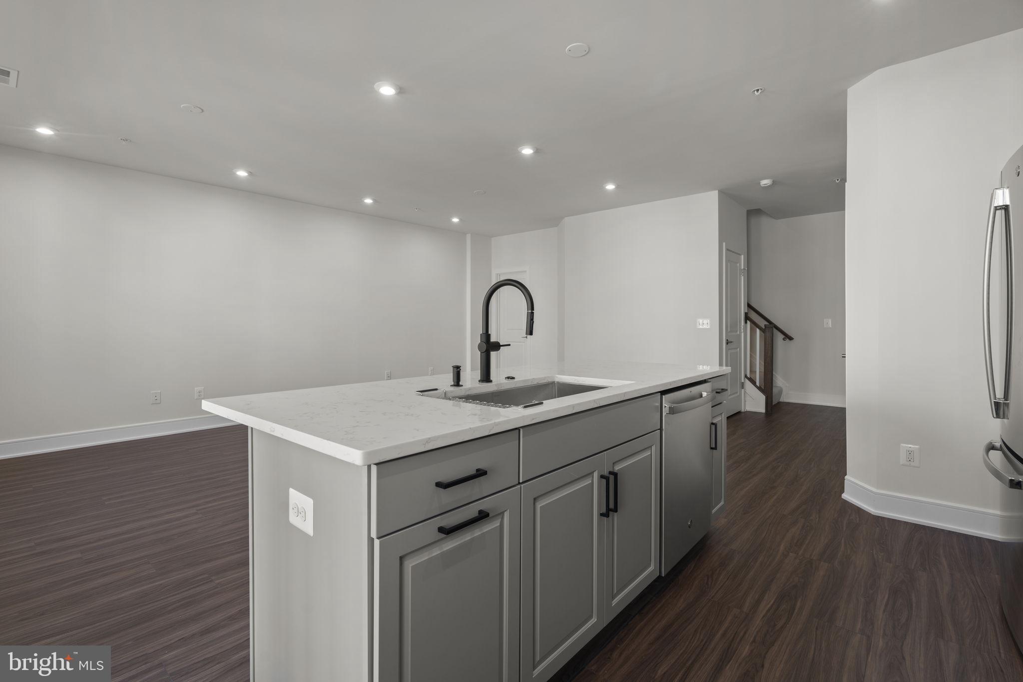 43294 FARRINGDON SQUARE