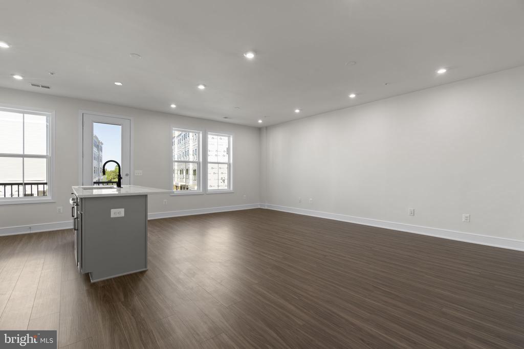 43294 FARRINGDON SQUARE