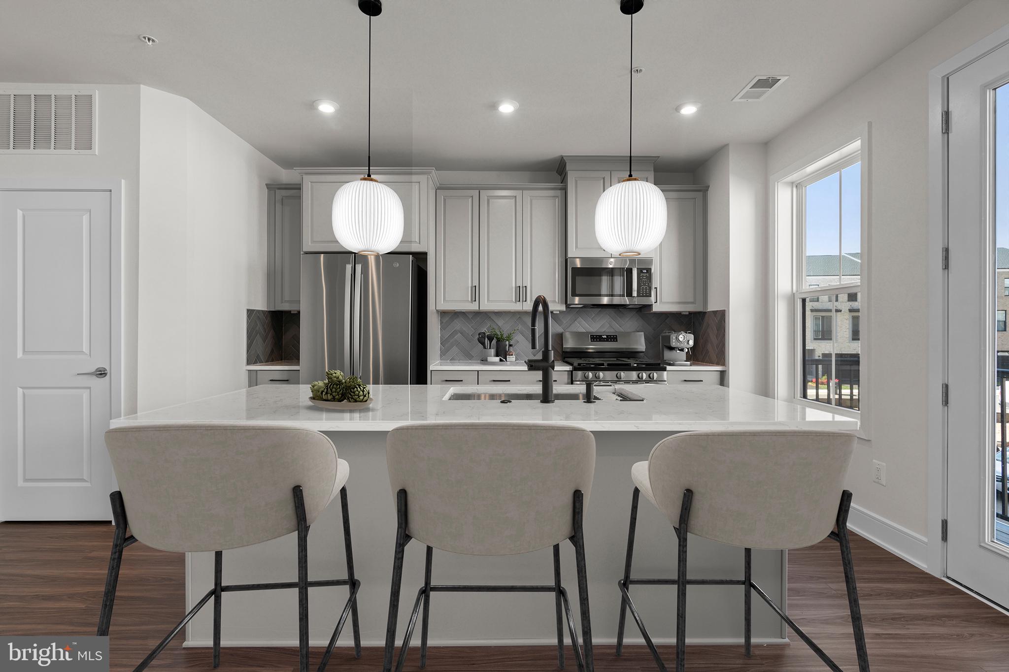 43294 FARRINGDON SQUARE