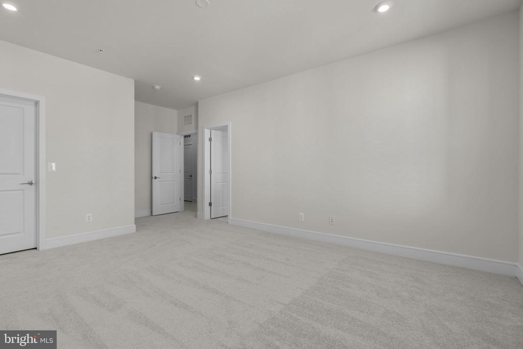 43294 FARRINGDON SQUARE