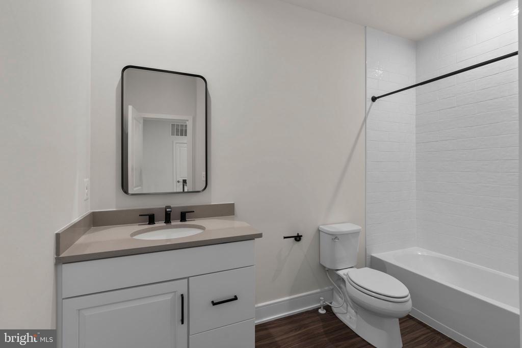 43294 FARRINGDON SQUARE