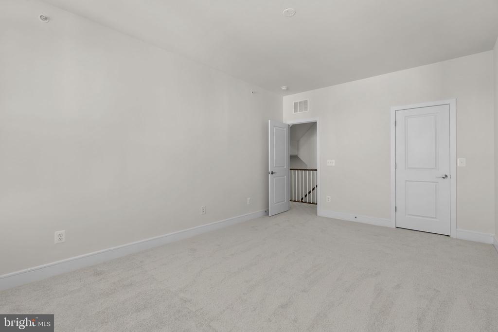 43294 FARRINGDON SQUARE