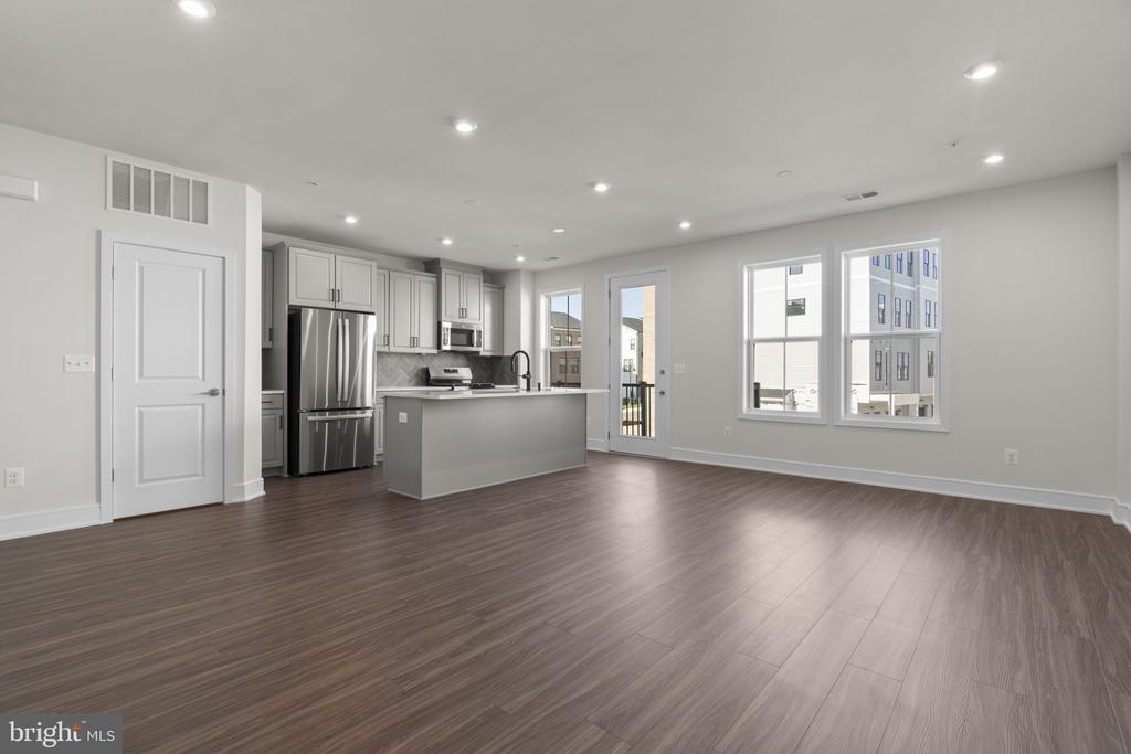 43294 FARRINGDON SQUARE