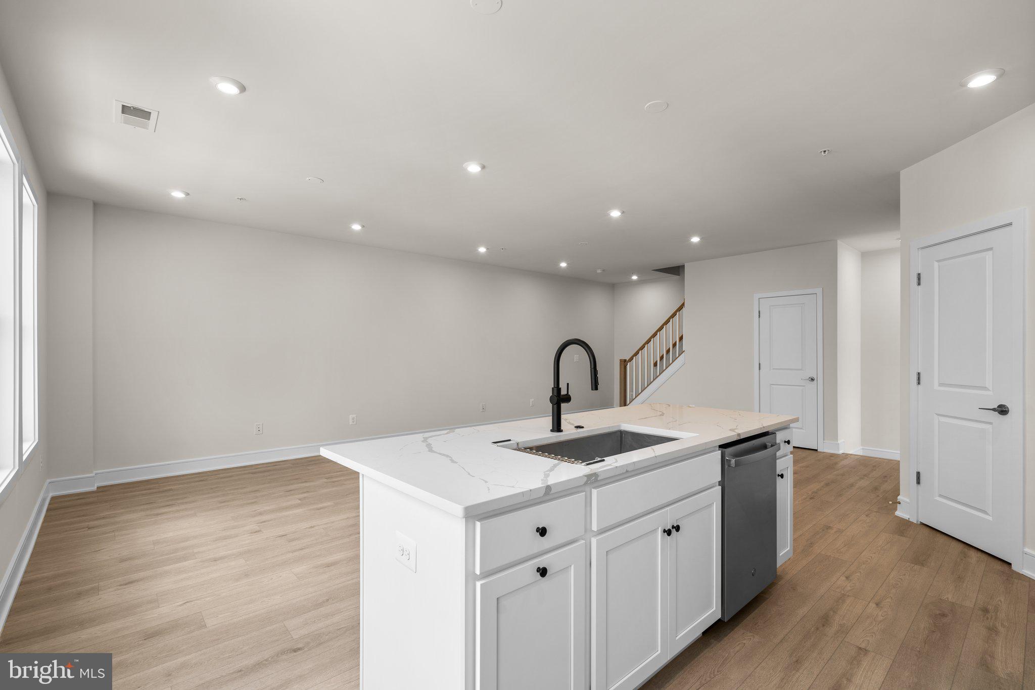 43497 FARRINGDON SQUARE