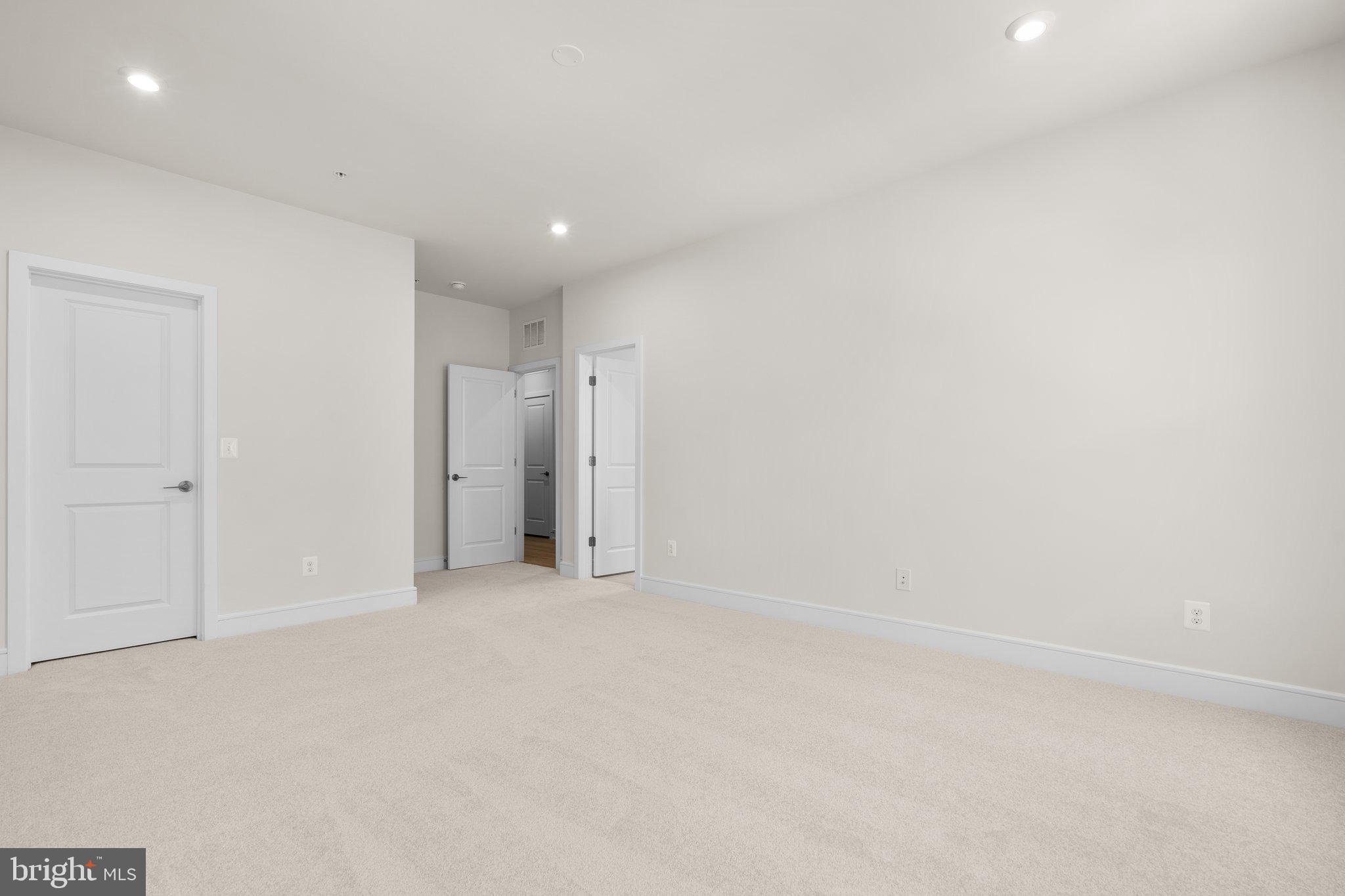 43497 FARRINGDON SQUARE