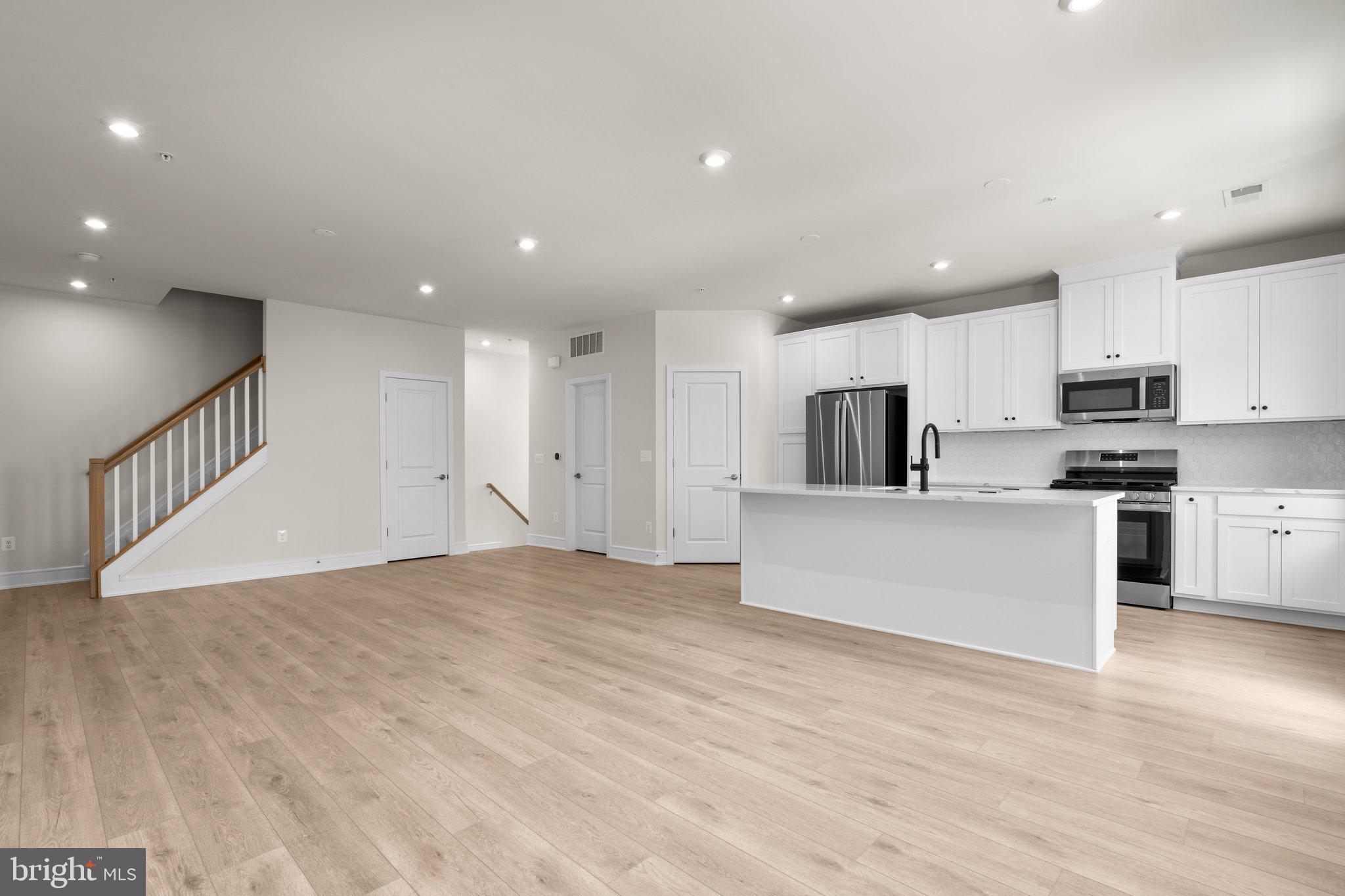 43497 FARRINGDON SQUARE