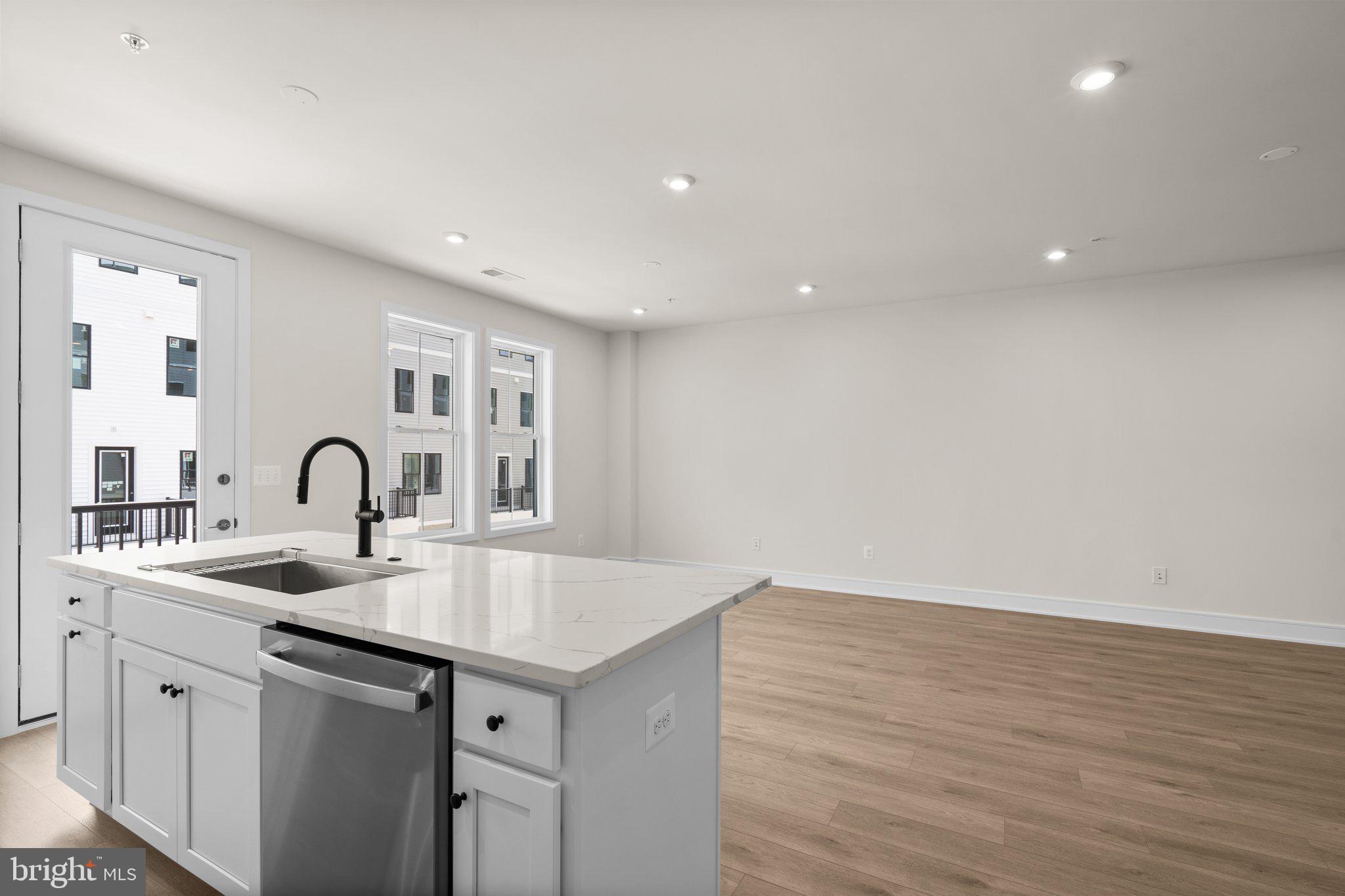 43497 FARRINGDON SQUARE