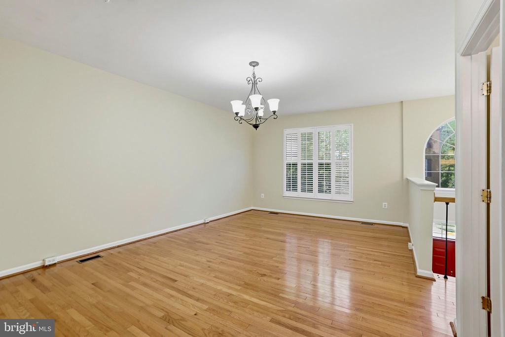 21648 FRAME SQUARE