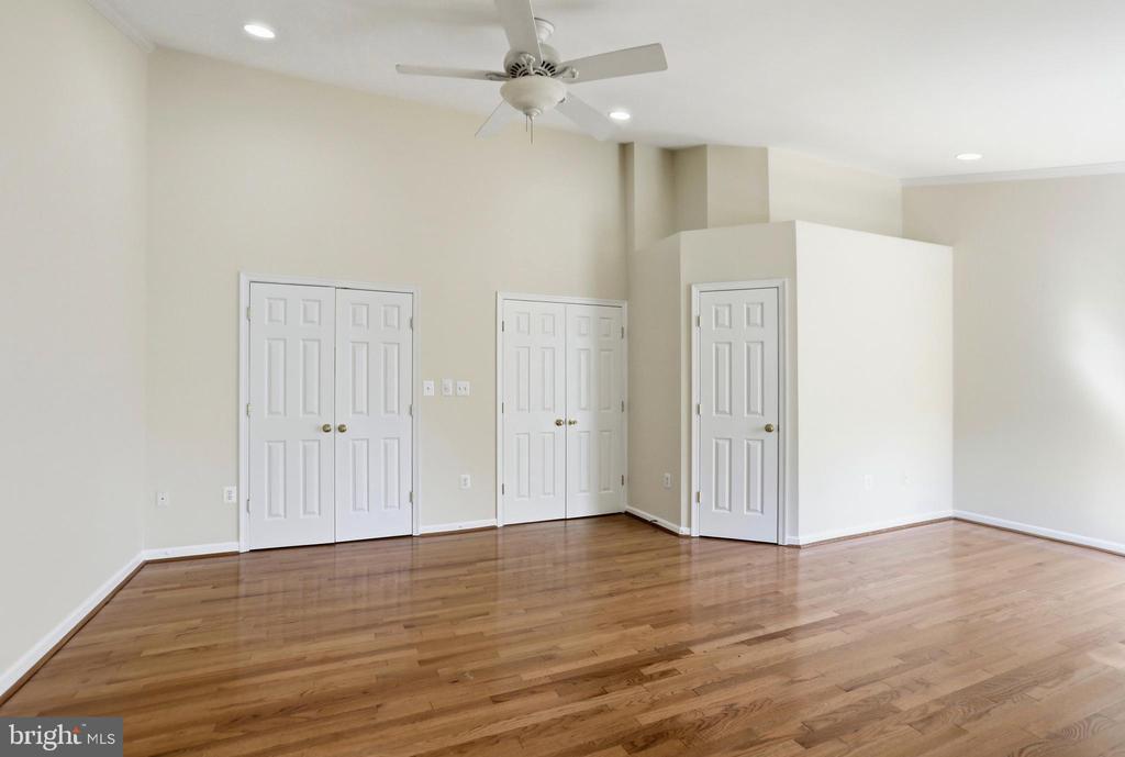 21648 FRAME SQUARE