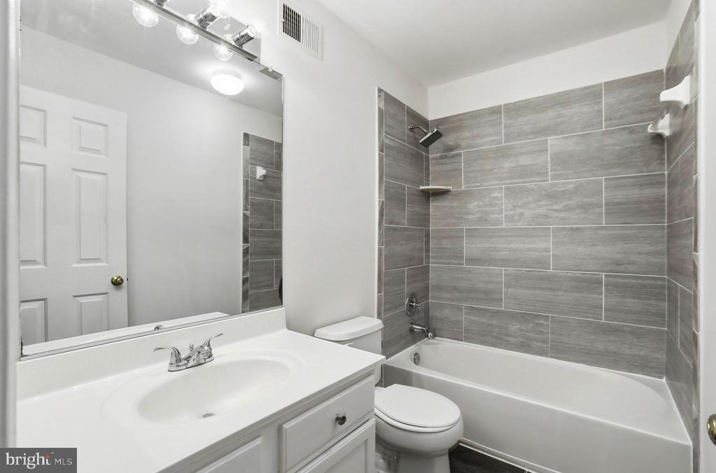 21648 FRAME SQUARE