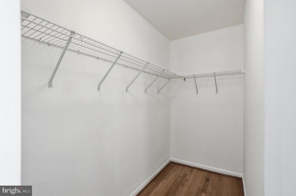 21648 FRAME SQUARE
