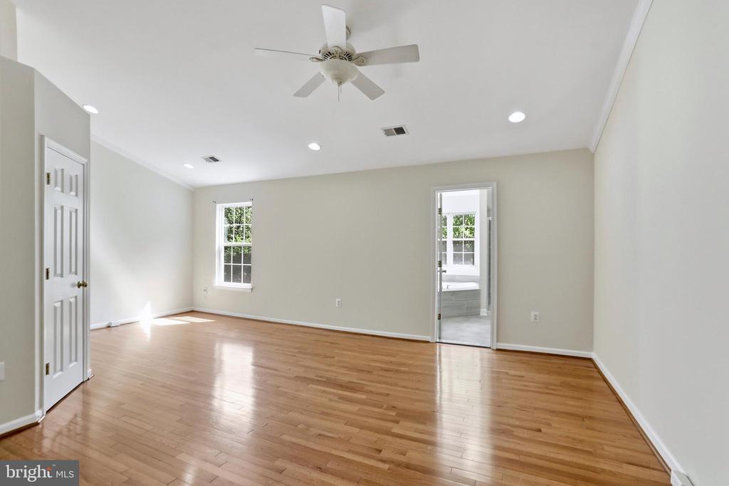 21648 FRAME SQUARE