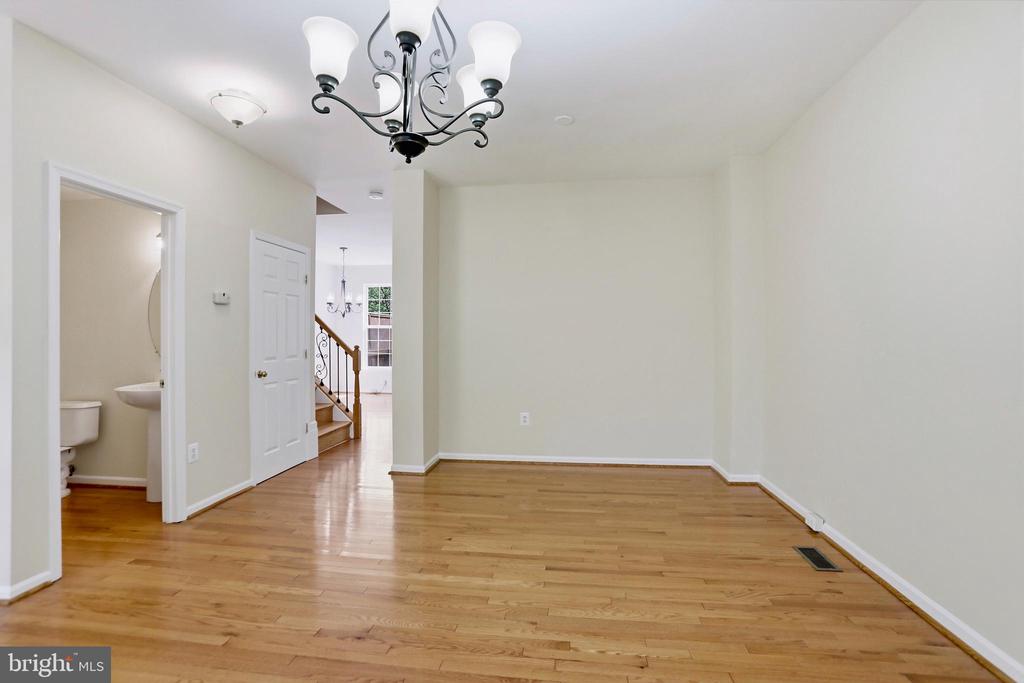 21648 FRAME SQUARE