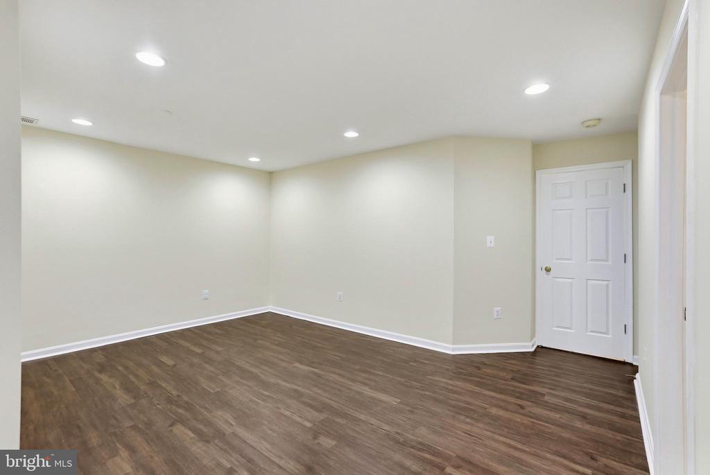21648 FRAME SQUARE