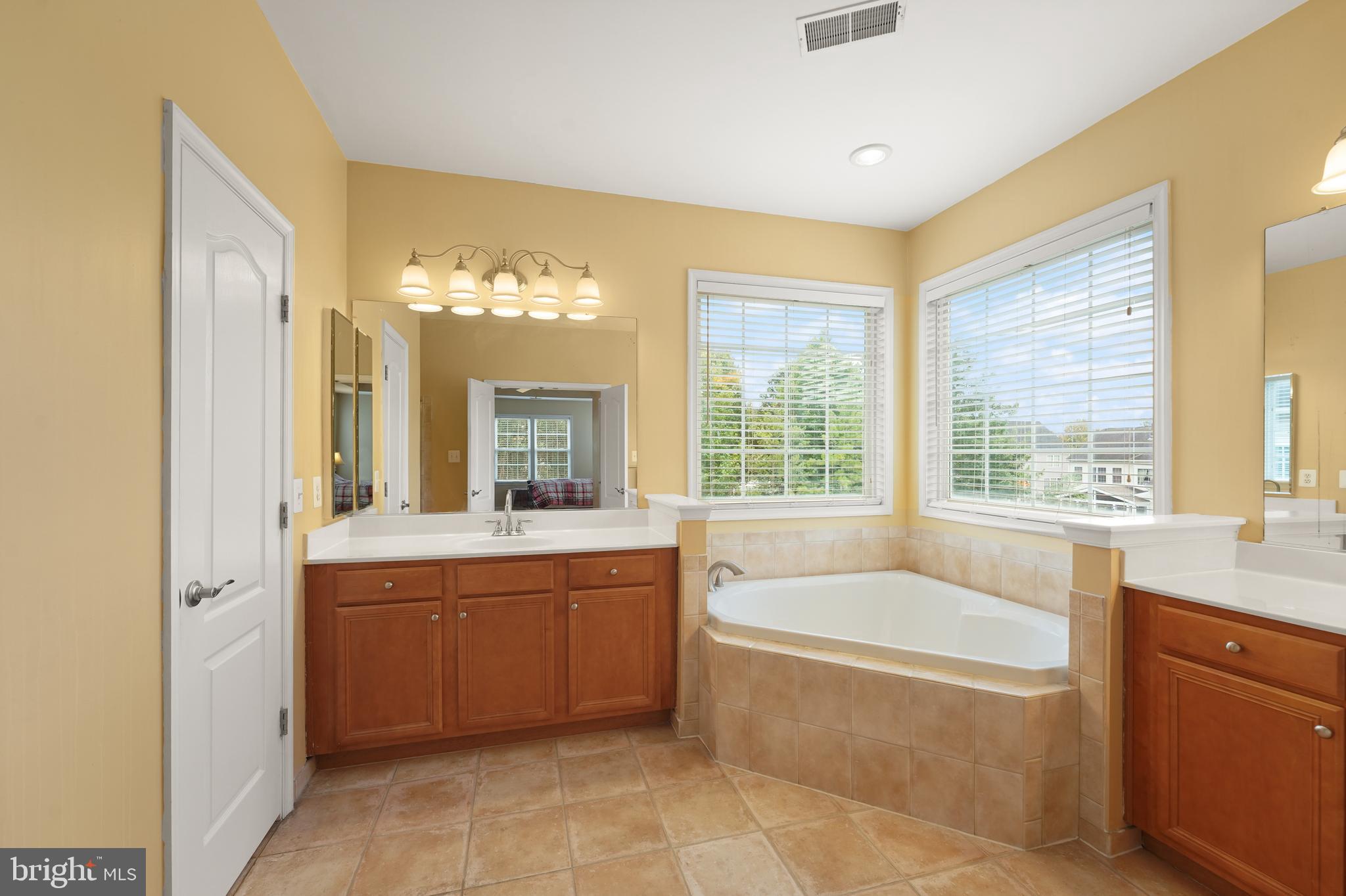 19296 CREEK FIELD CIRCLE