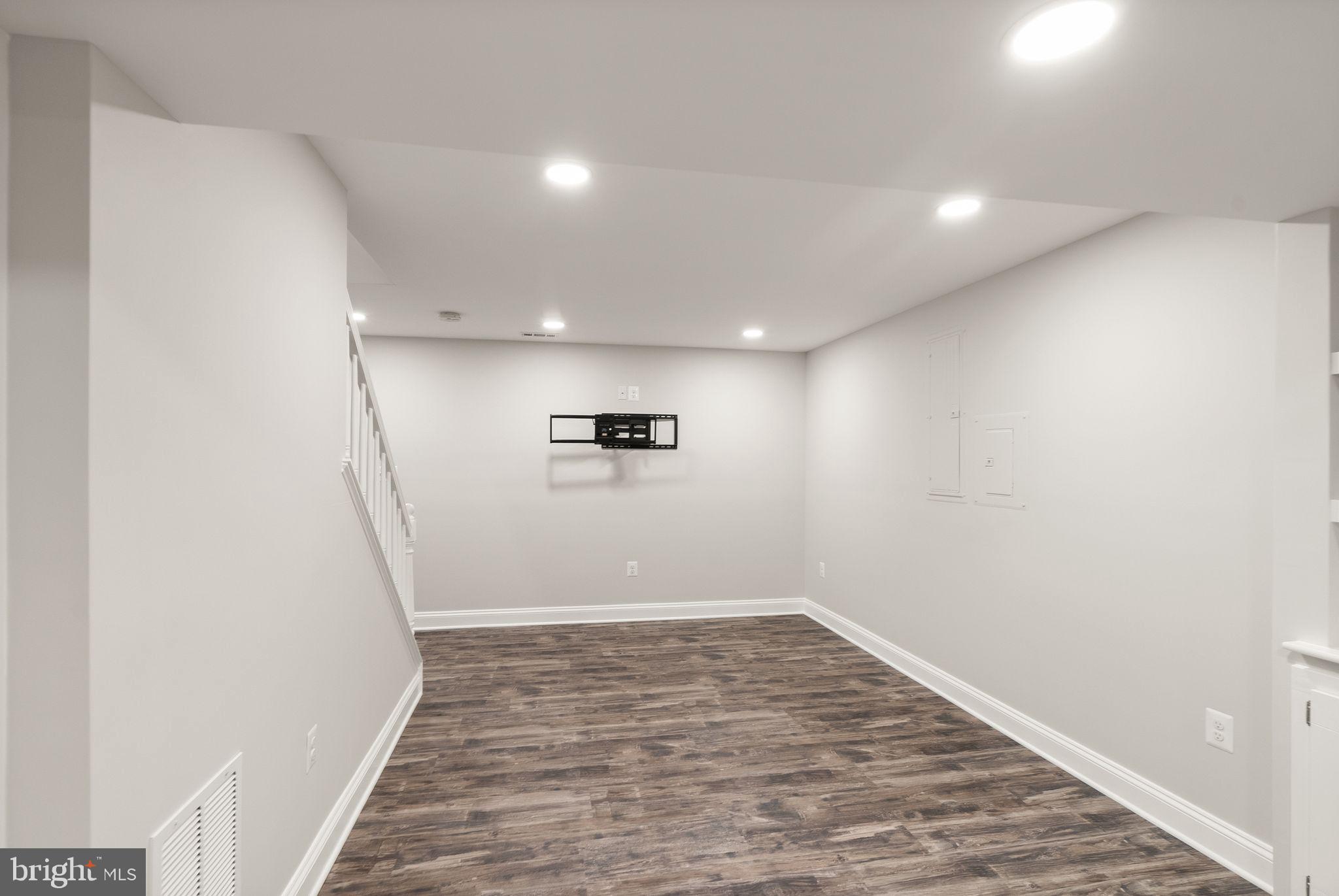 1605 WOODBRIDGE COURT NE