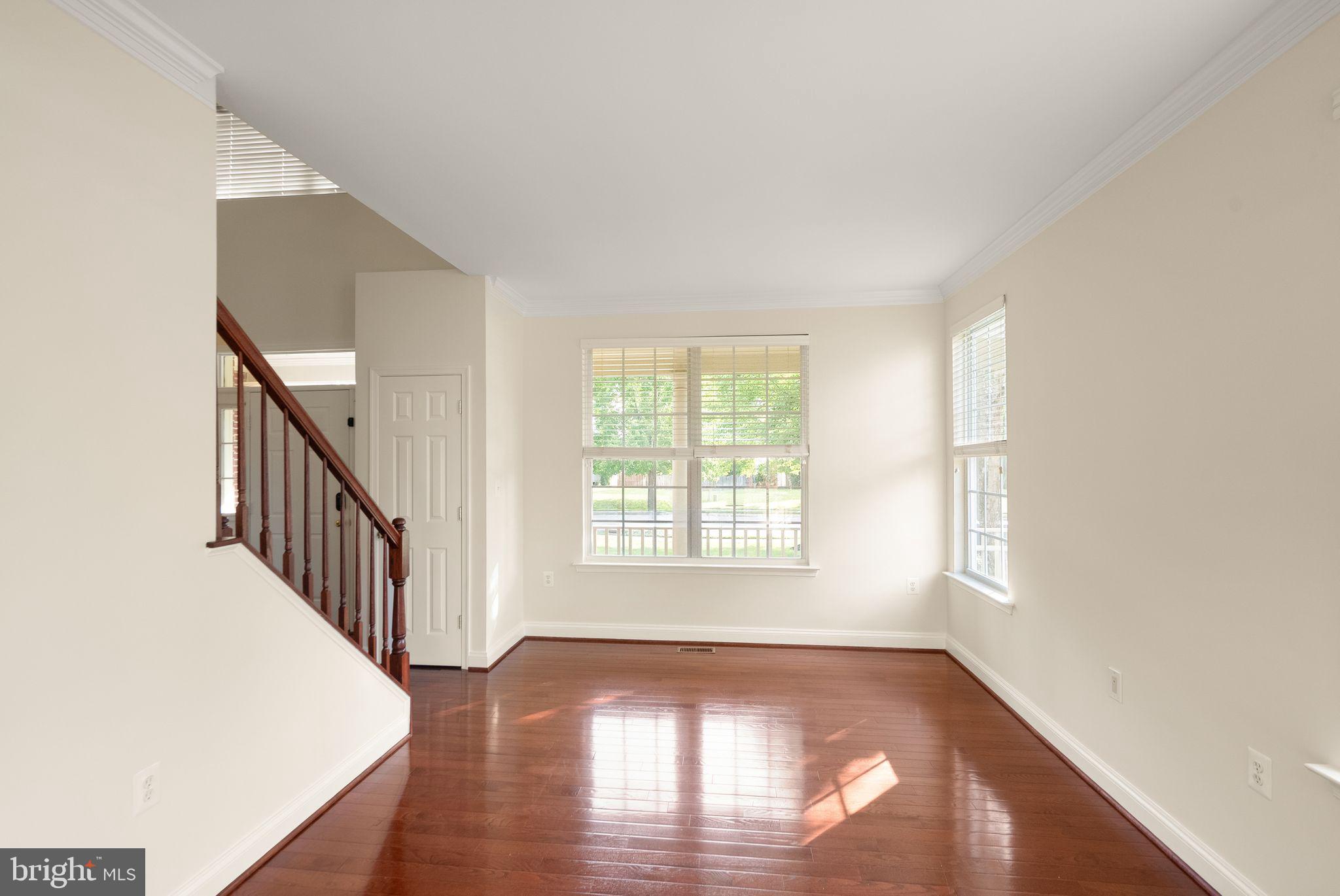 1605 WOODBRIDGE COURT NE