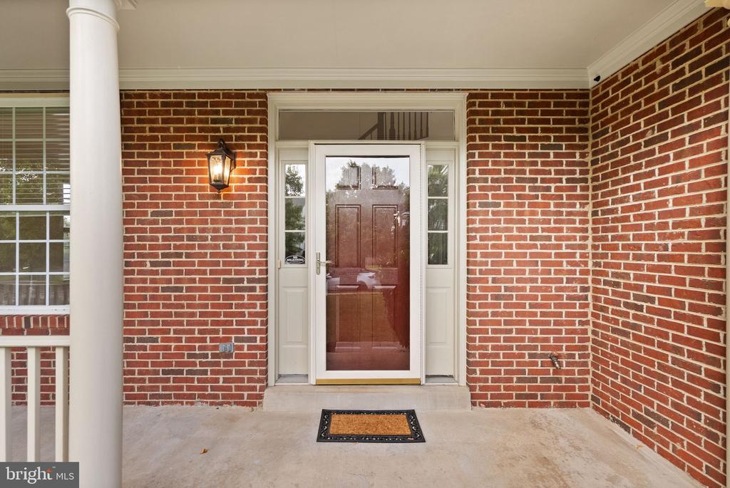 1605 WOODBRIDGE COURT NE