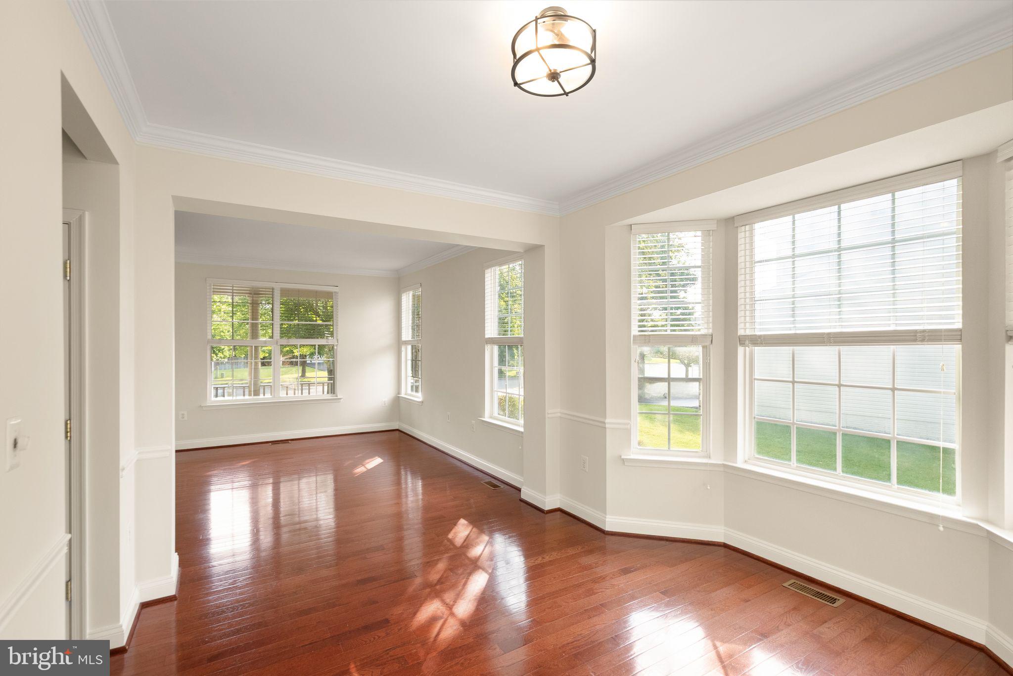 1605 WOODBRIDGE COURT NE