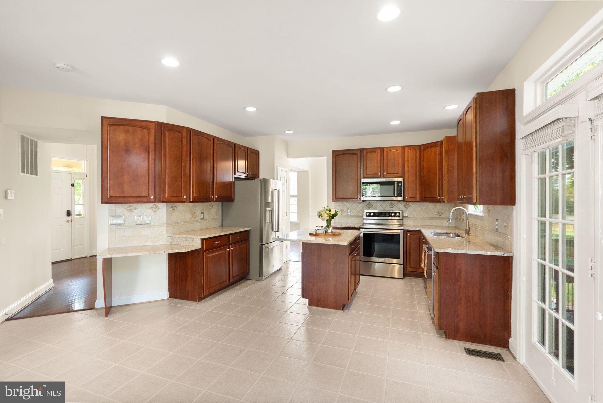 1605 WOODBRIDGE COURT NE