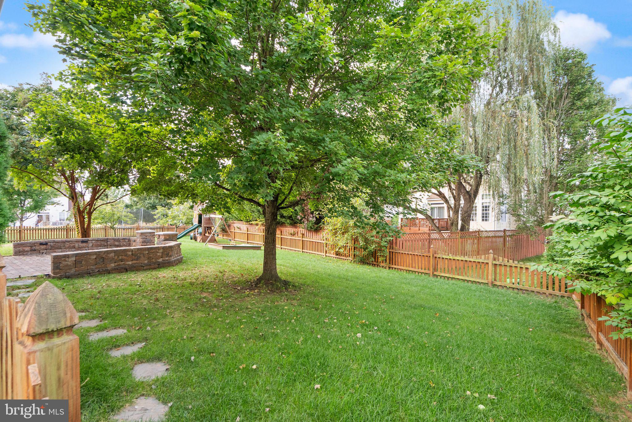 1605 WOODBRIDGE COURT NE