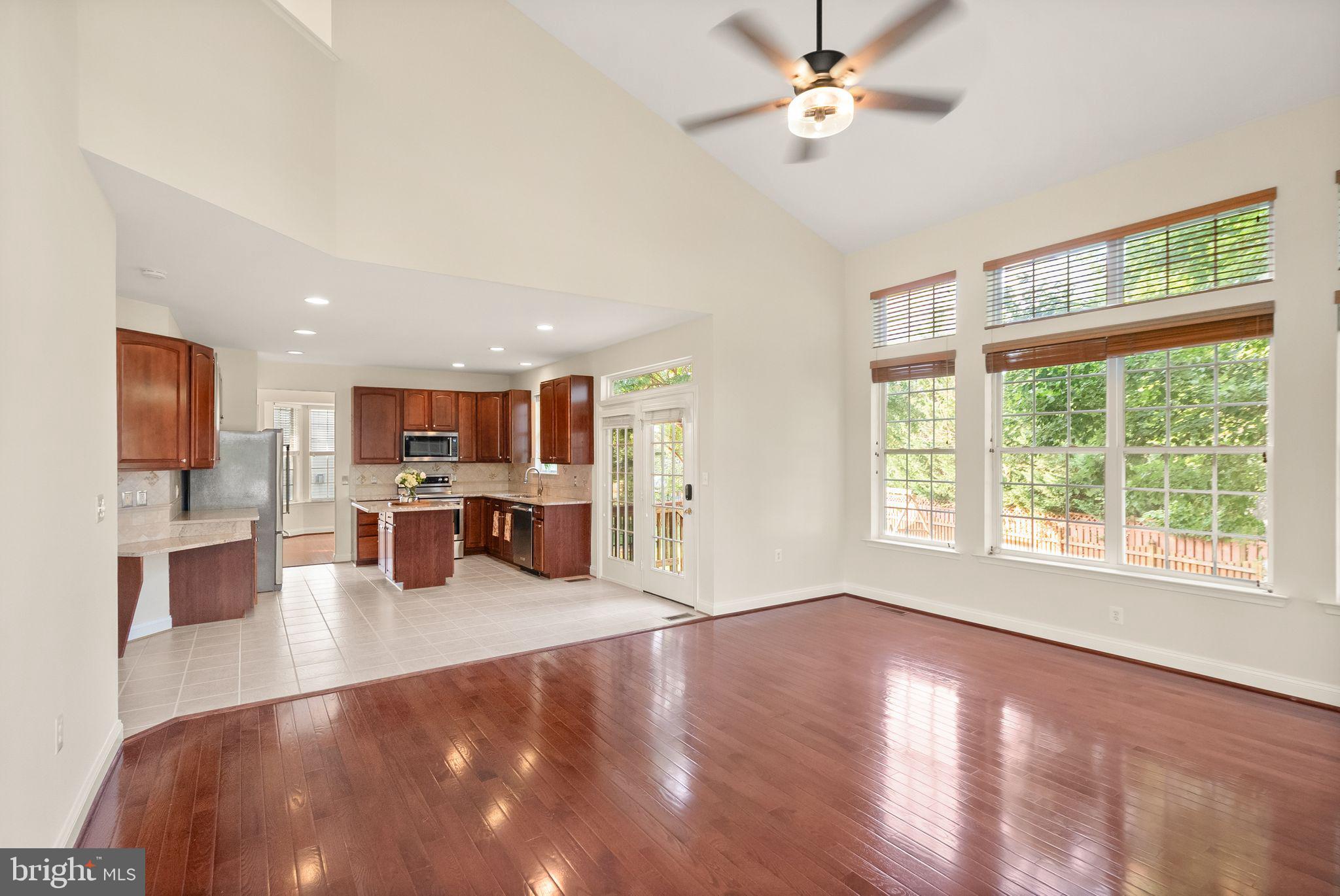 1605 WOODBRIDGE COURT NE