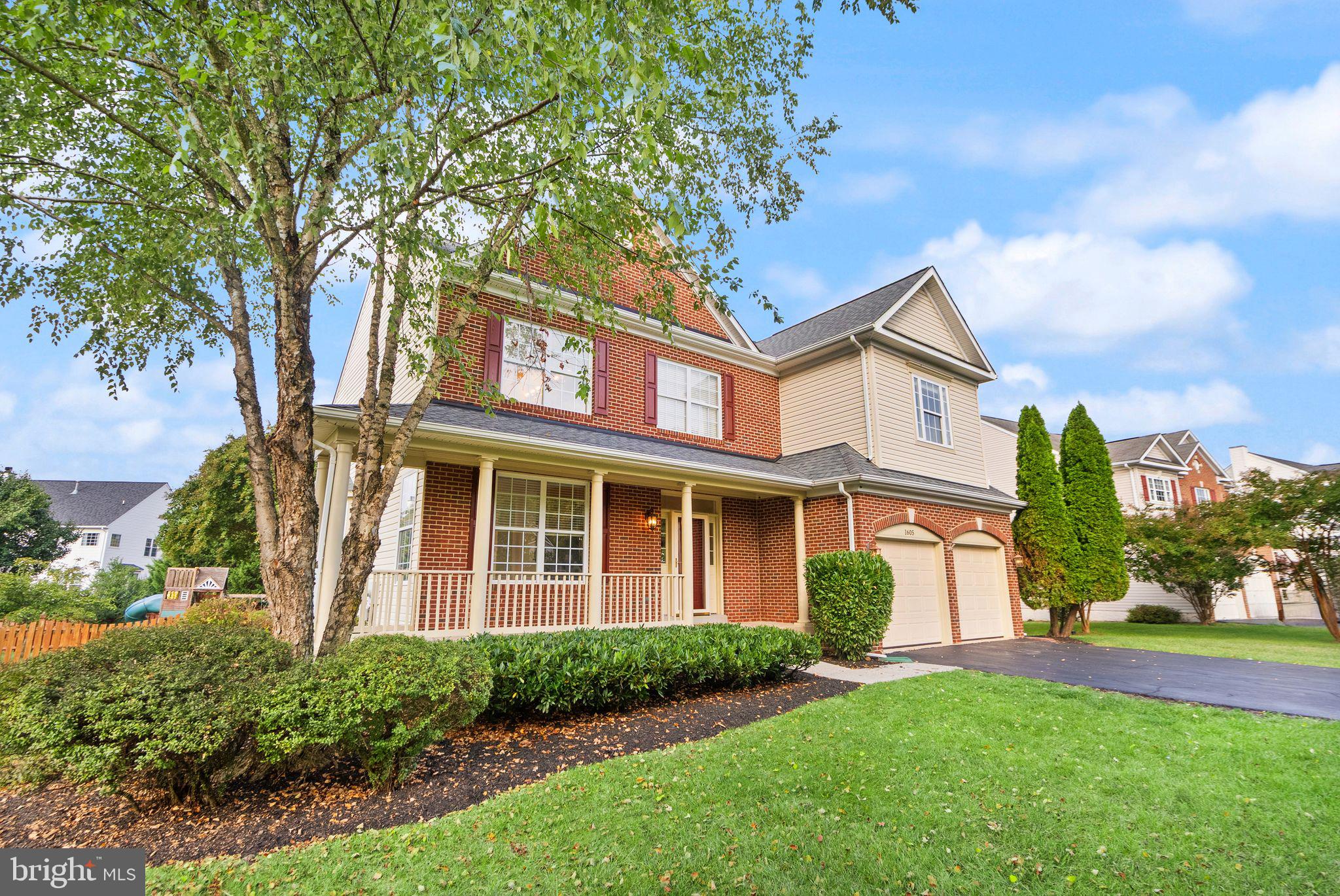 1605 WOODBRIDGE COURT NE