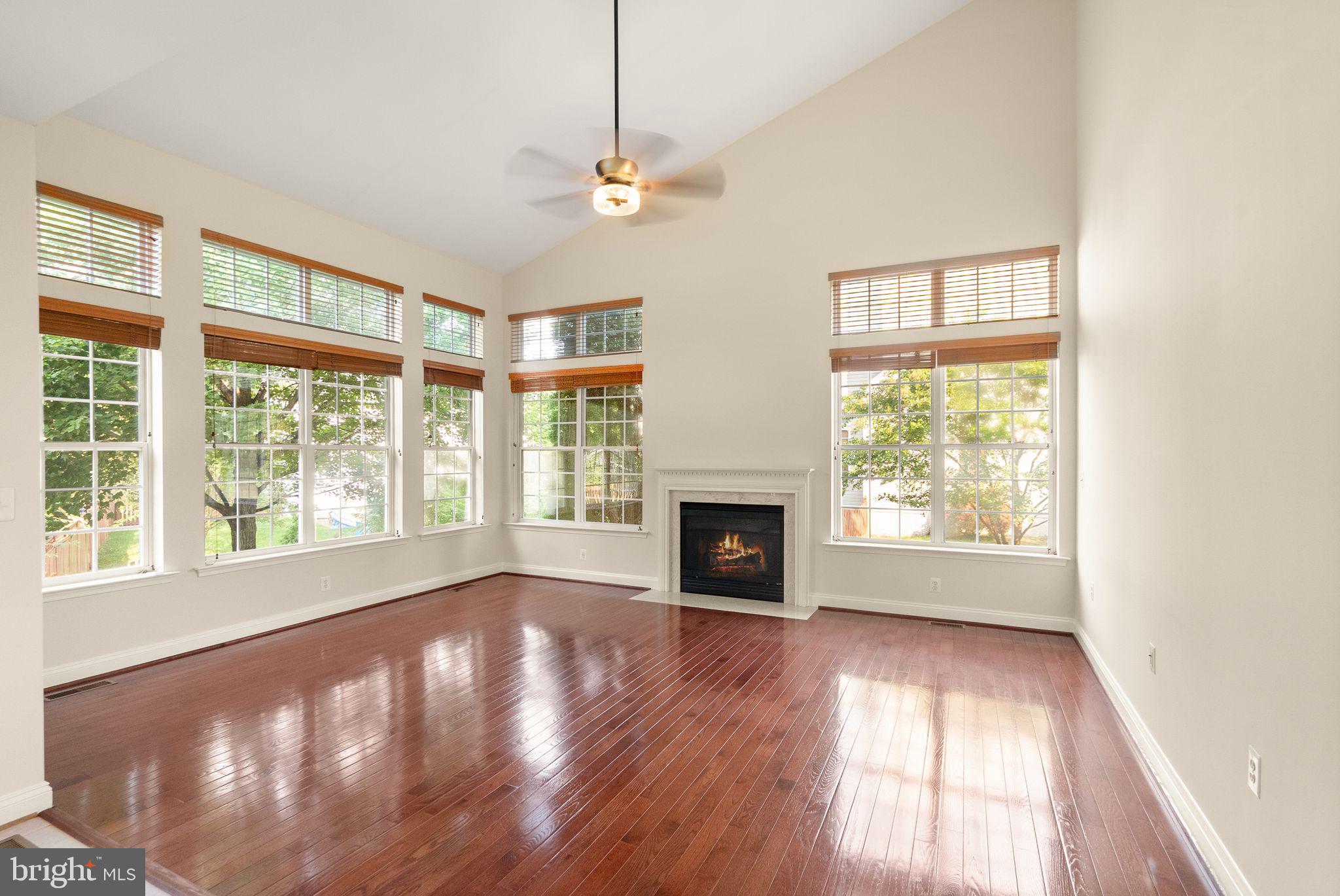 1605 WOODBRIDGE COURT NE