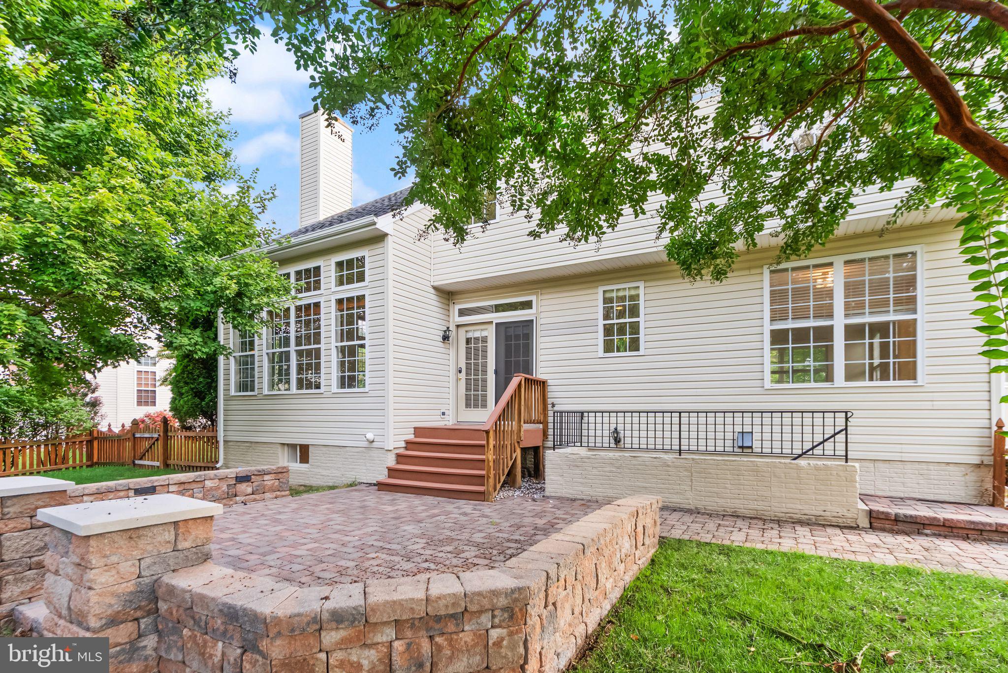 1605 WOODBRIDGE COURT NE