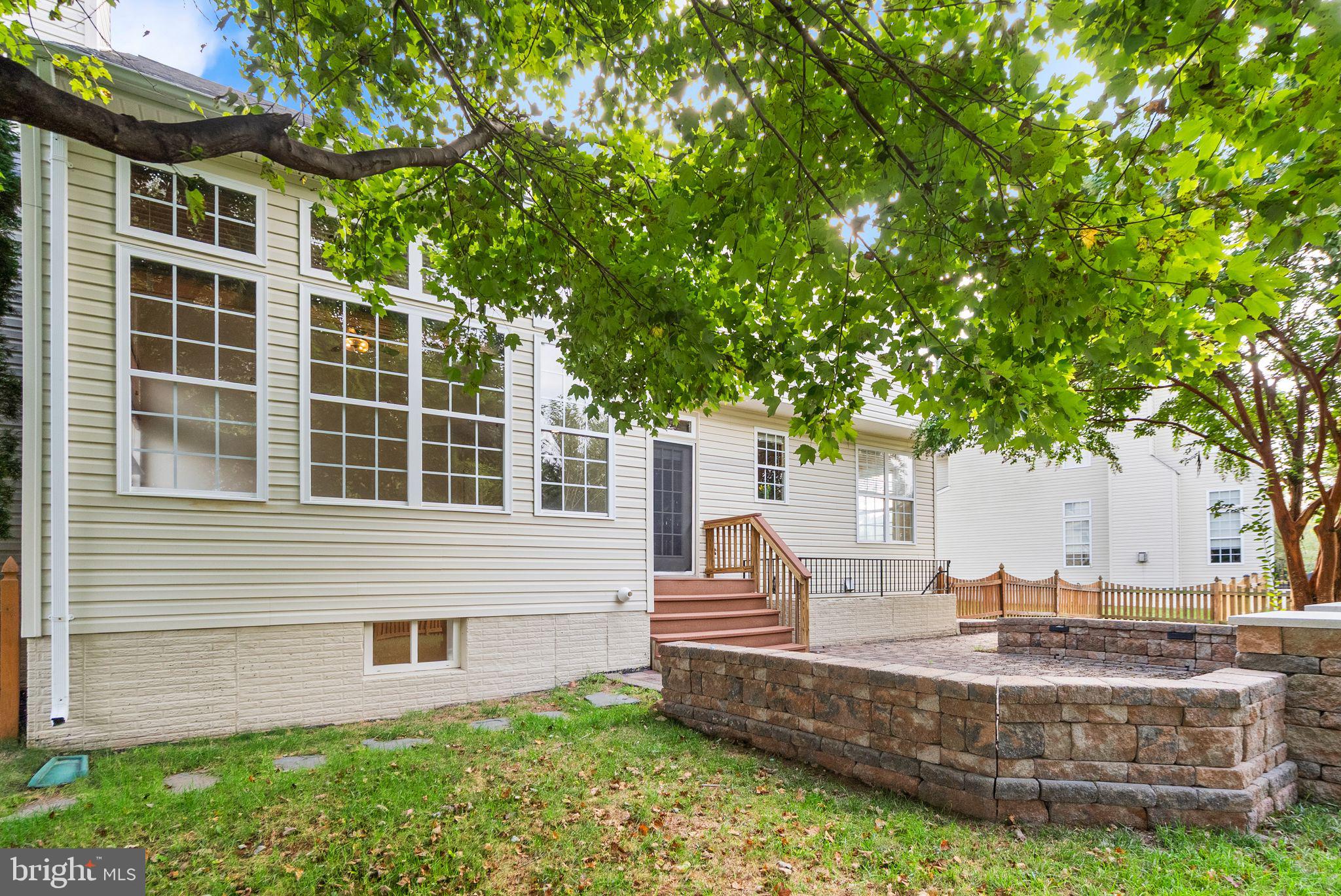 1605 WOODBRIDGE COURT NE