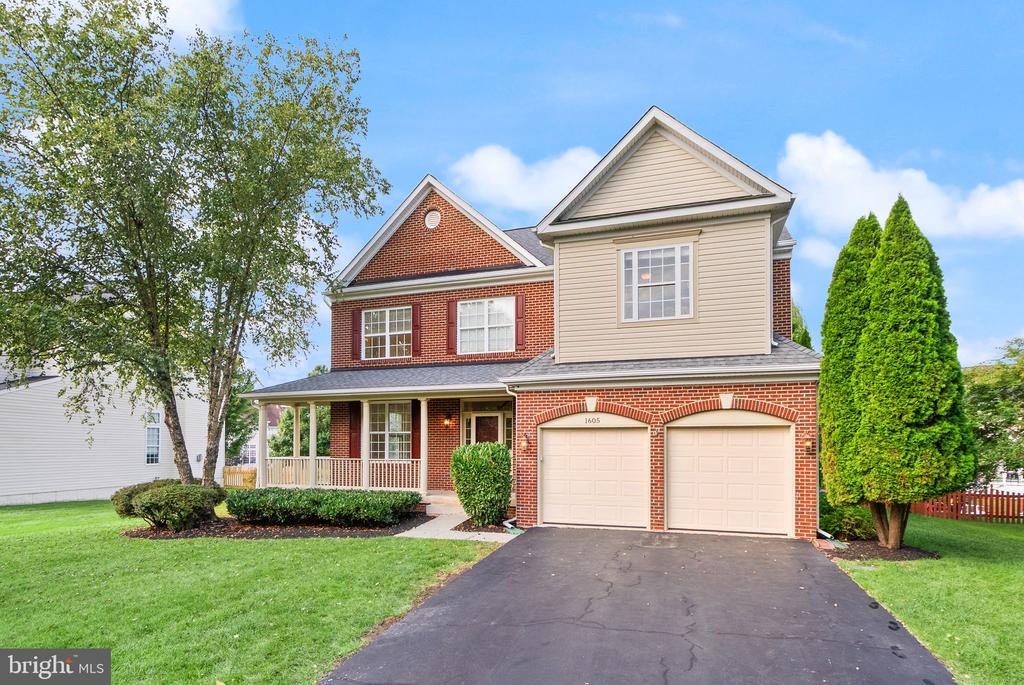1605 WOODBRIDGE COURT NE