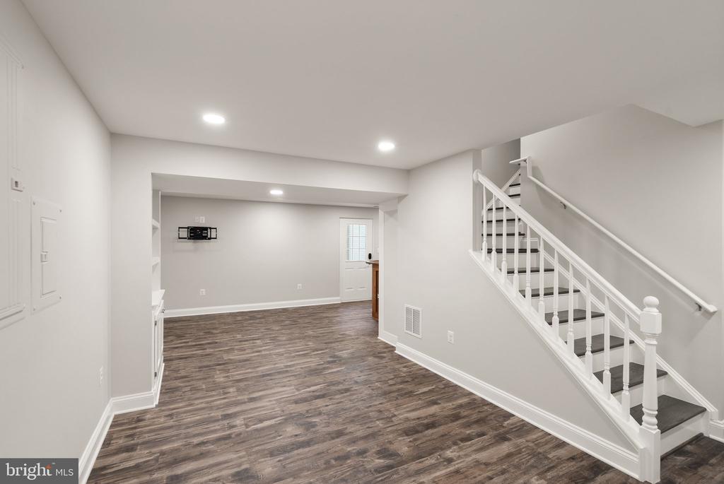 1605 WOODBRIDGE COURT NE