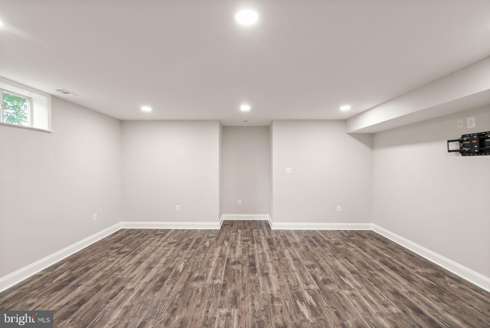 1605 WOODBRIDGE COURT NE