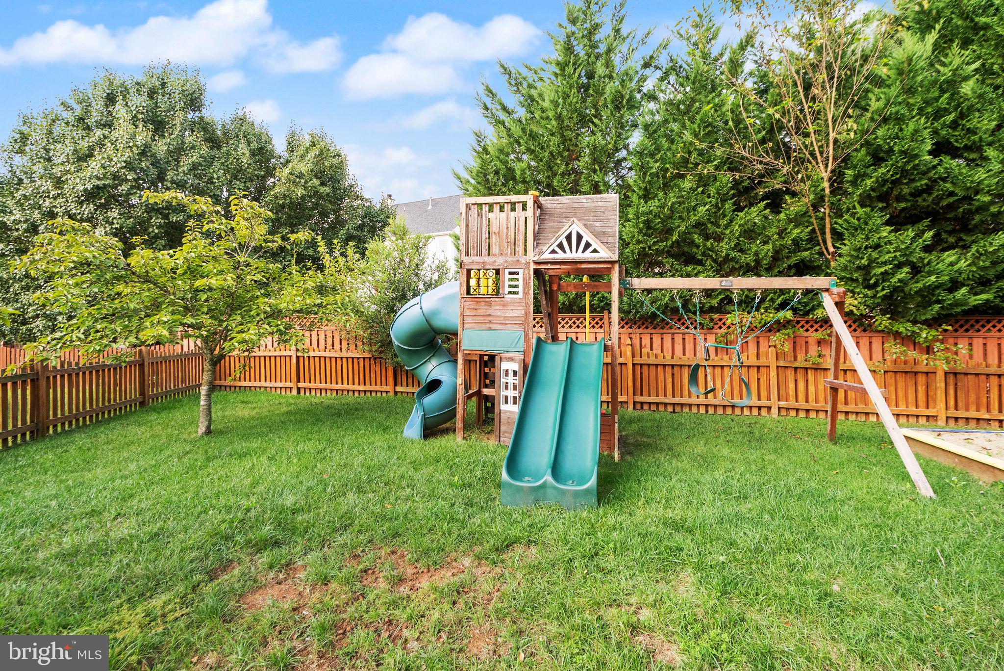 1605 WOODBRIDGE COURT NE