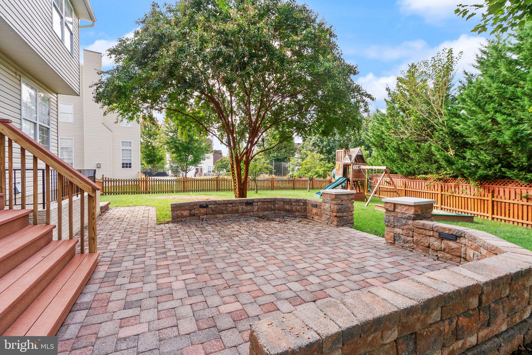 1605 WOODBRIDGE COURT NE