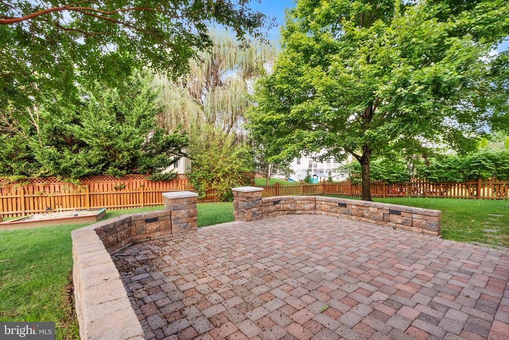 1605 WOODBRIDGE COURT NE