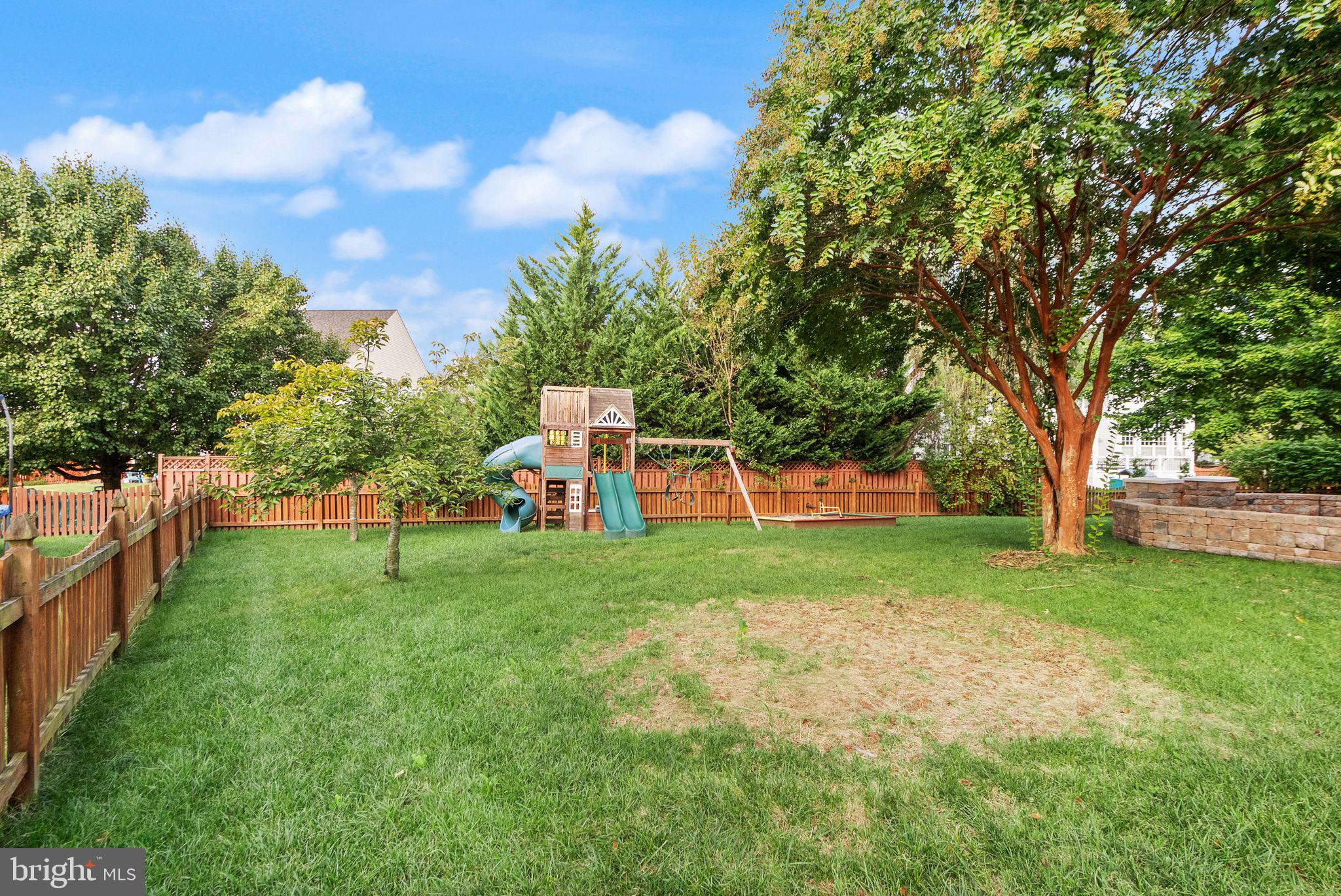 1605 WOODBRIDGE COURT NE