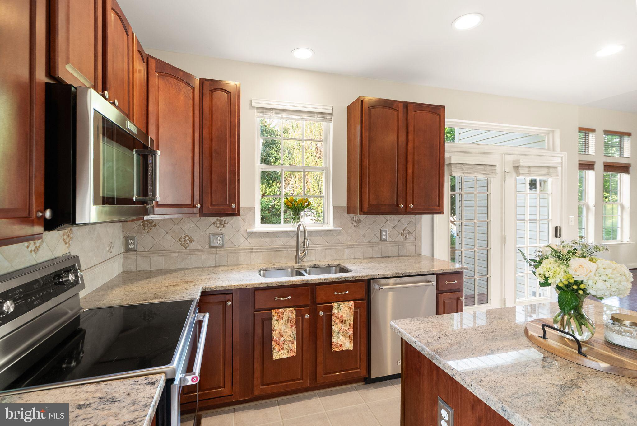 1605 WOODBRIDGE COURT NE