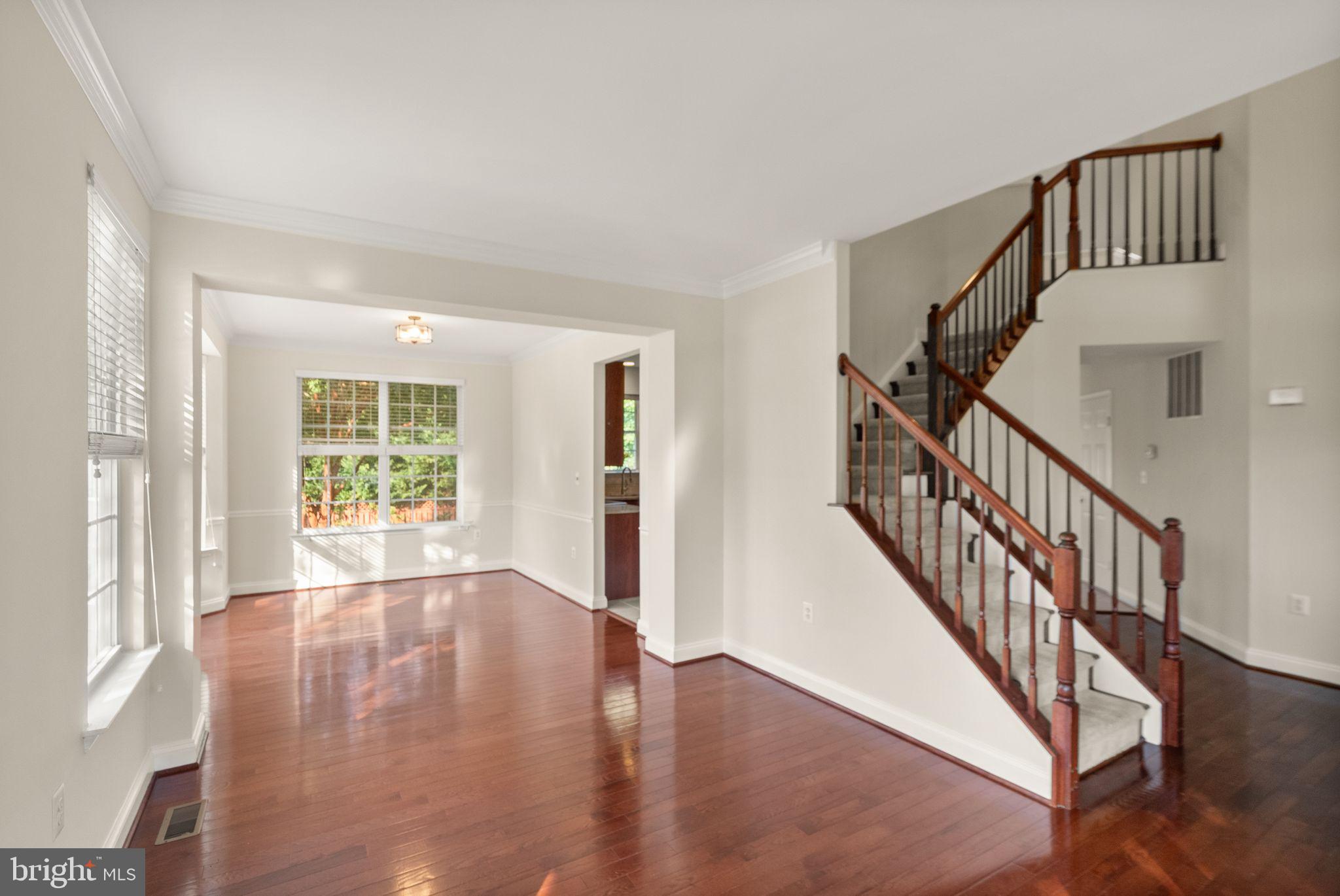 1605 WOODBRIDGE COURT NE