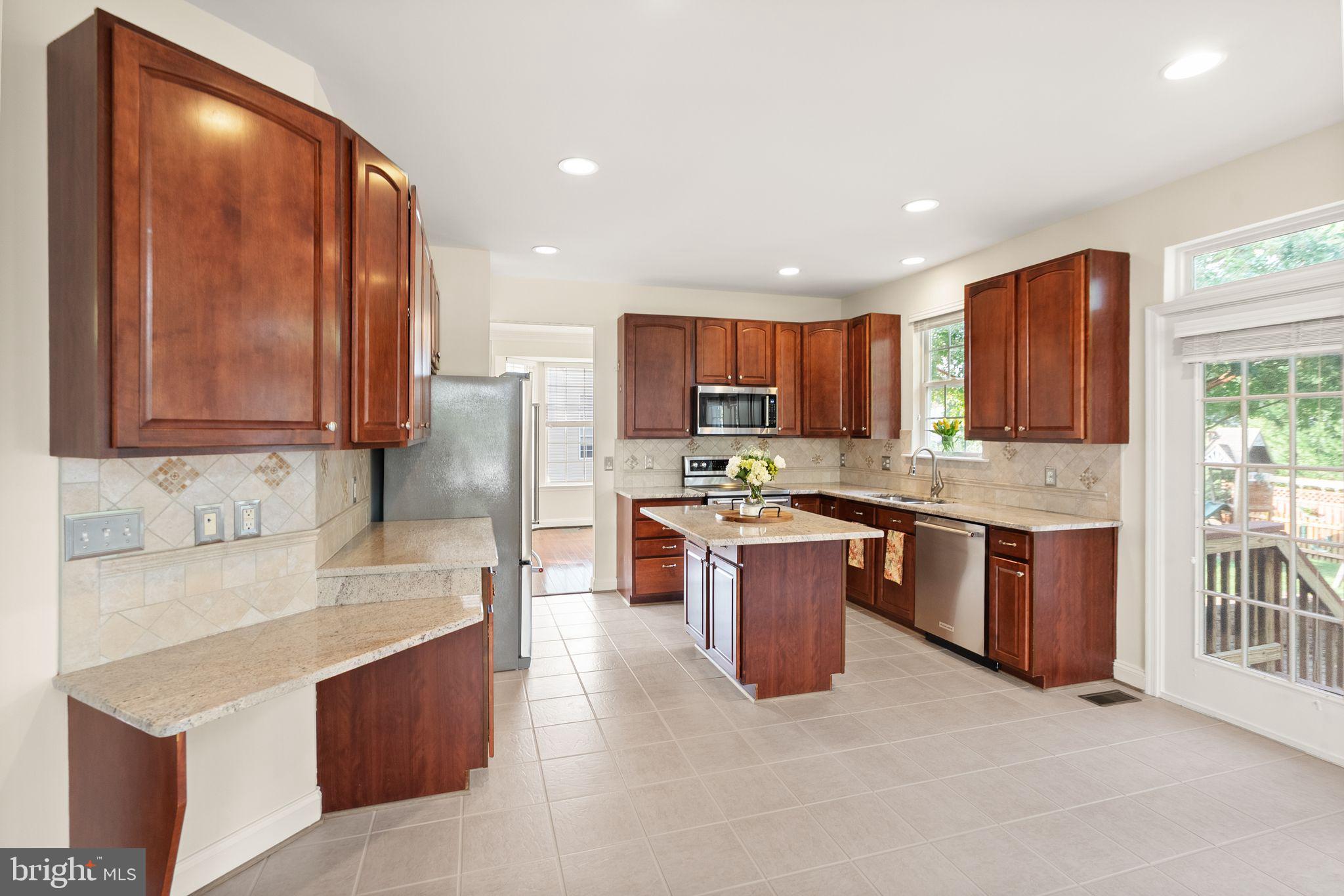 1605 WOODBRIDGE COURT NE