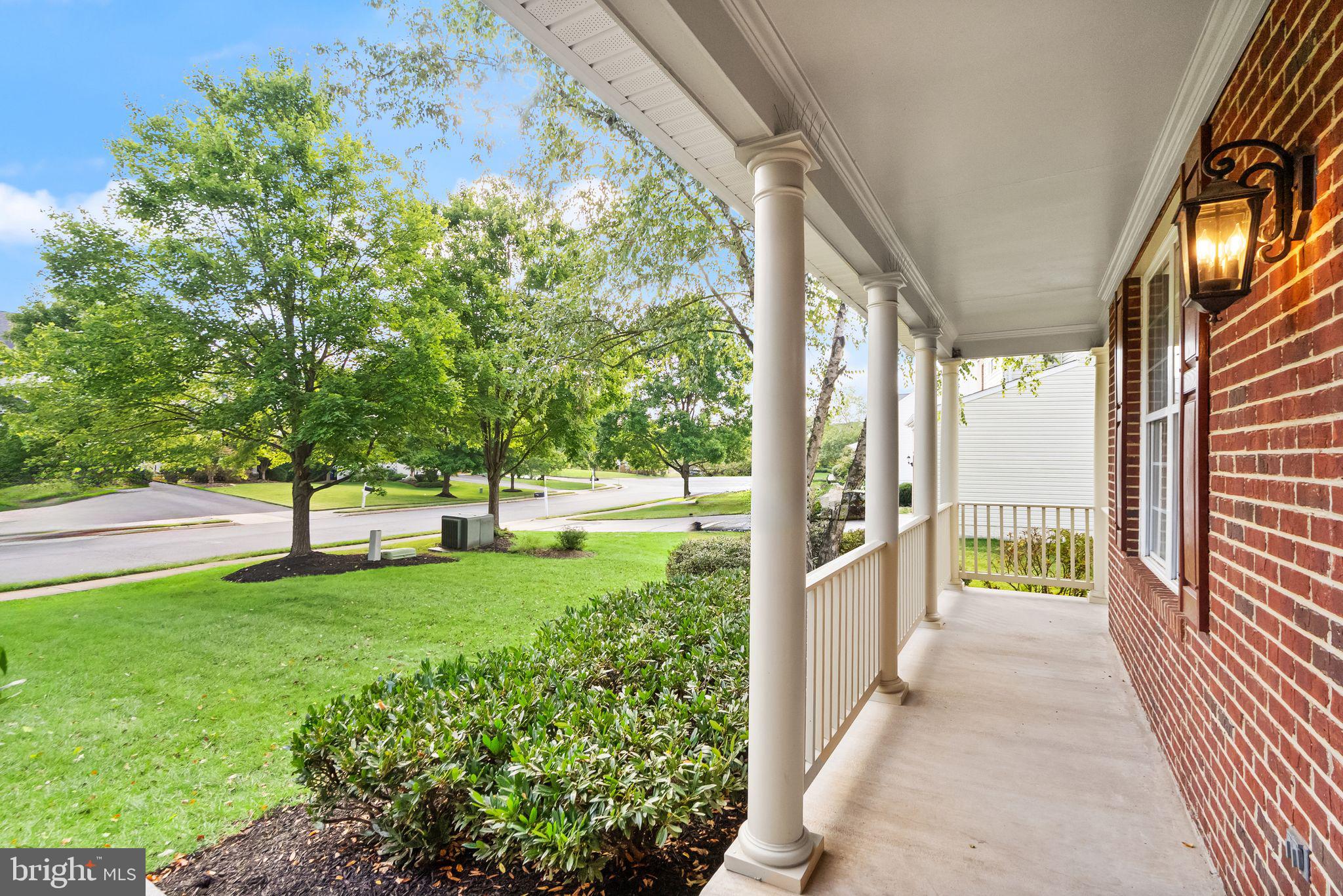 1605 WOODBRIDGE COURT NE