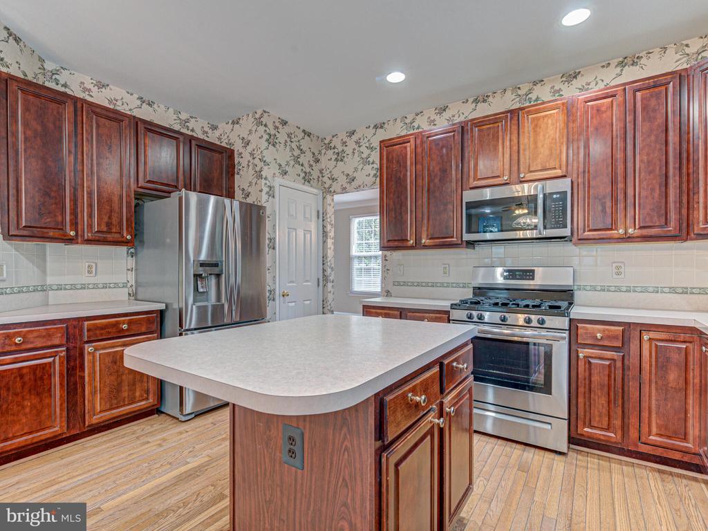 817 SANTMYER DRIVE SE