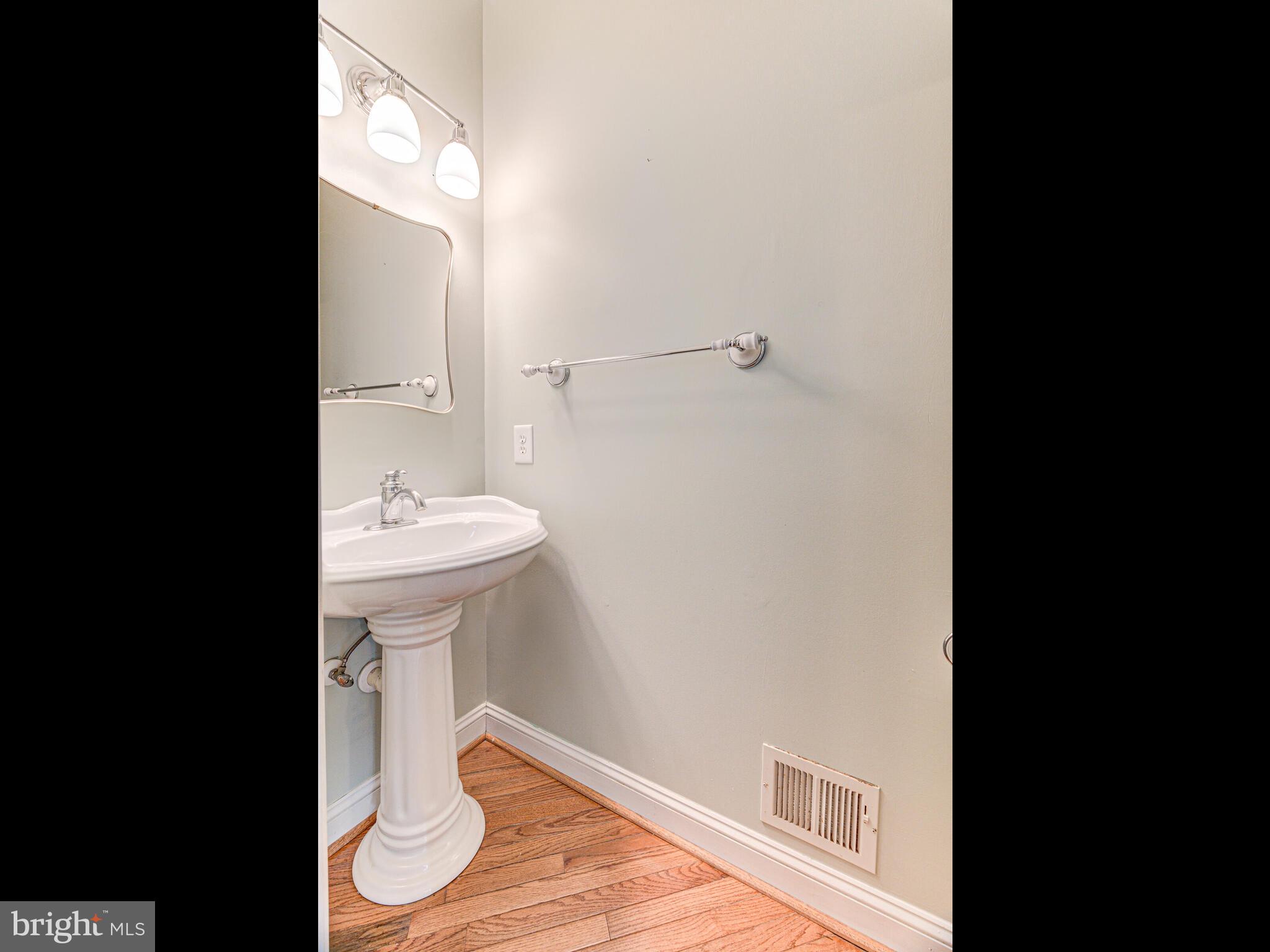 817 SANTMYER DRIVE SE