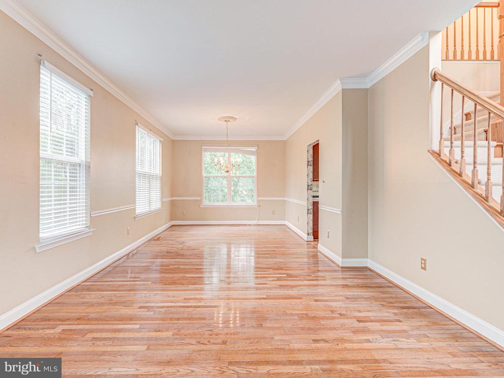 817 SANTMYER DRIVE SE