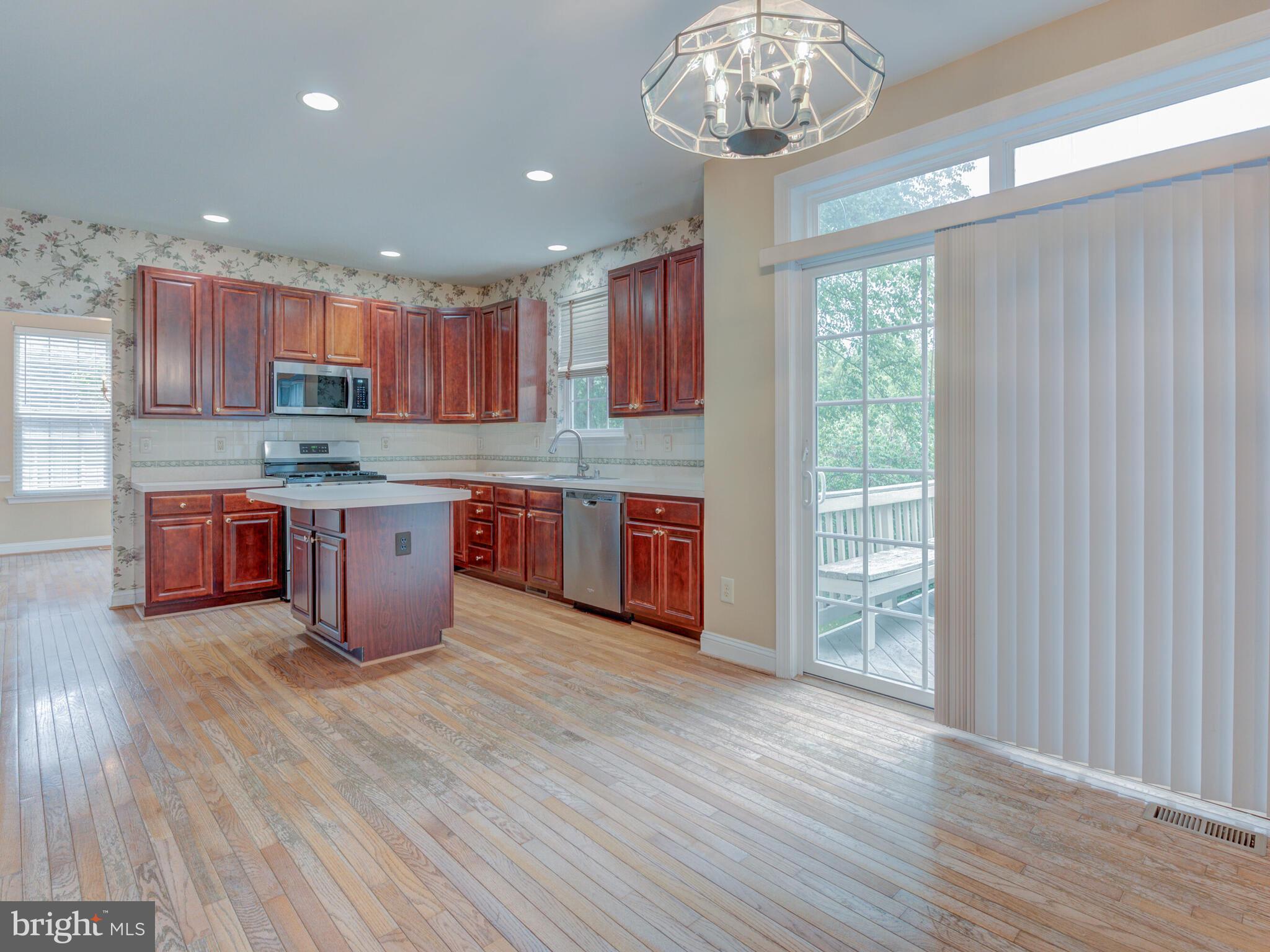 817 SANTMYER DRIVE SE