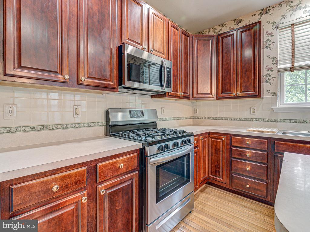 817 SANTMYER DRIVE SE